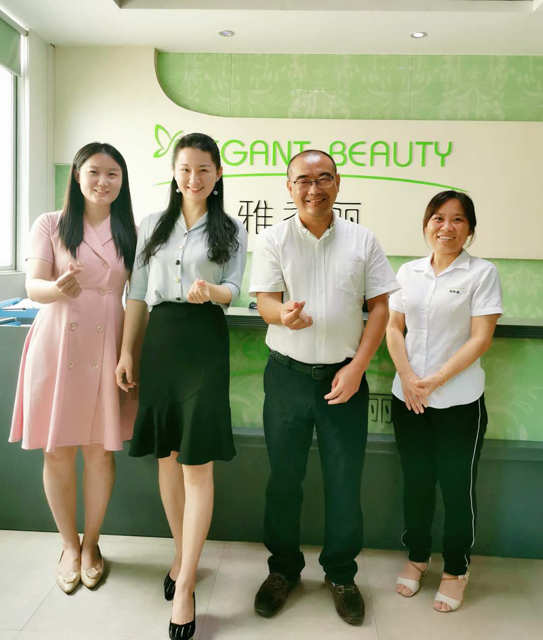龍華區工商聯（總商會）秘書處走訪深圳91免费黄片下载APP化妝用品有限公司