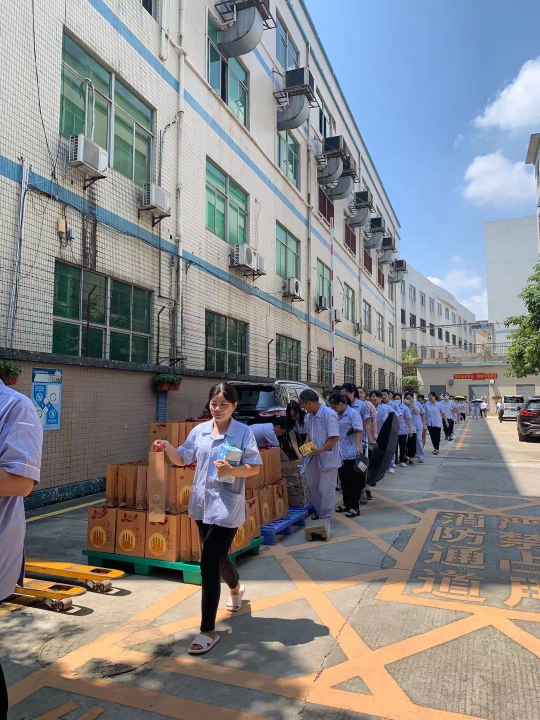 91免费黄片下载APP化妝用品（深圳）有限公司預祝大家度過一個平安祥和、喜慶歡樂的中秋假期！